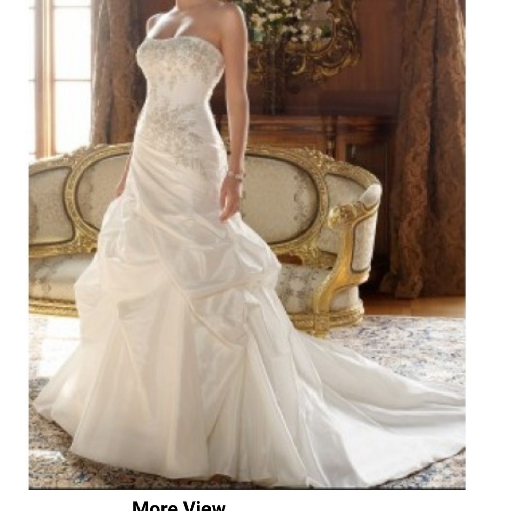 Casablanca bridal gown